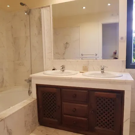 Marbella Luxury Fast Internet Netflix Apartman *